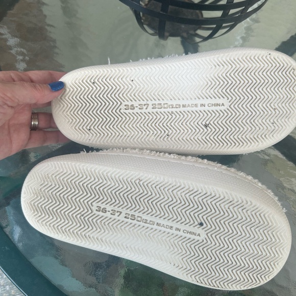 Cute Reindeer Slippers - Picture 2 of 3